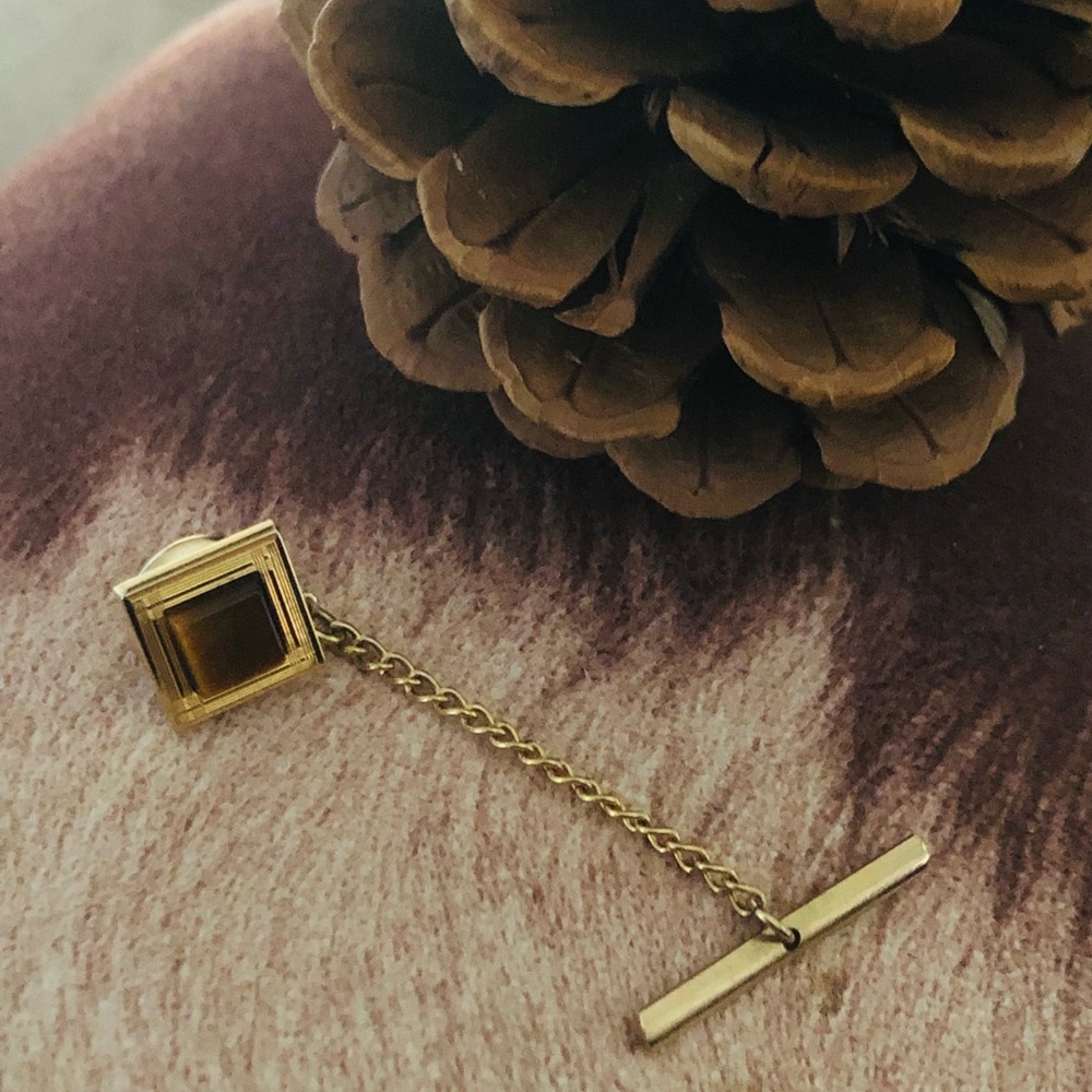 Vintage men’s Tiger eye gold tie pin with chain